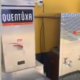 água